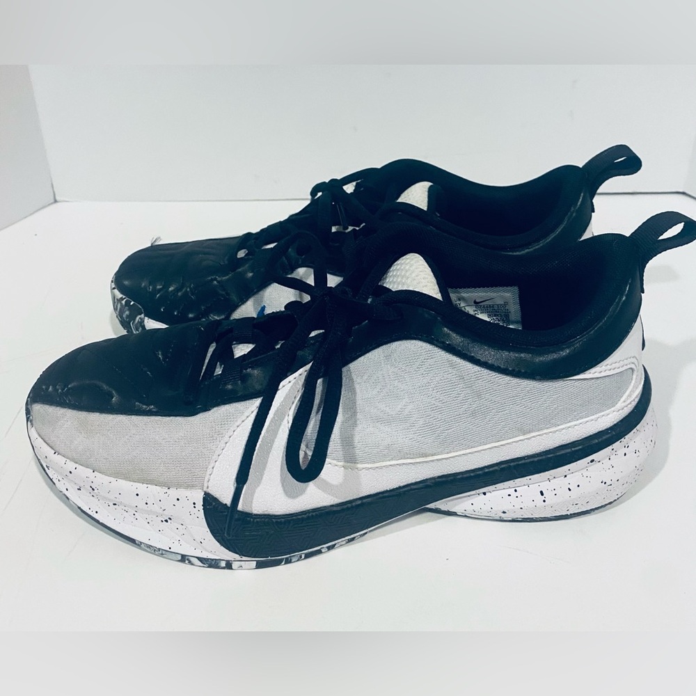 Nike Nike Freak 5 shoes kids 6Y white/black/photo blue basketball Giannis NBA